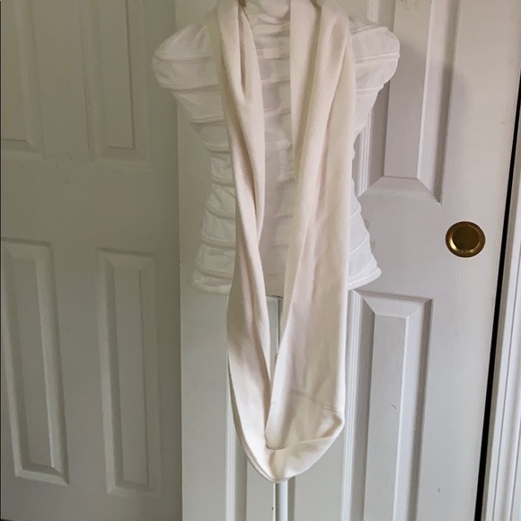 Cream old navy infinity scarf - Picture 2 of 2